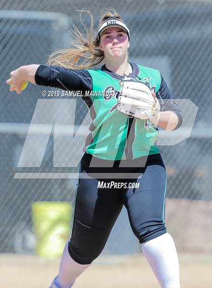 Thumbnail 2 in Granada Hills Charter vs King/Drew photogallery.