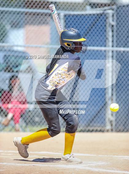 Thumbnail 2 in Granada Hills Charter vs King/Drew photogallery.
