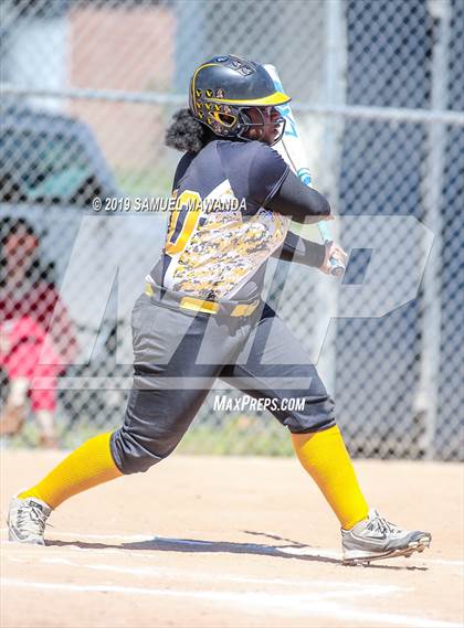 Thumbnail 2 in Granada Hills Charter vs King/Drew photogallery.