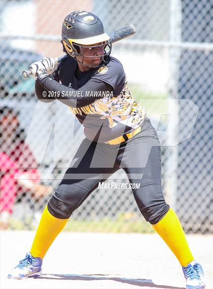 Thumbnail 1 in Granada Hills Charter vs King/Drew photogallery.