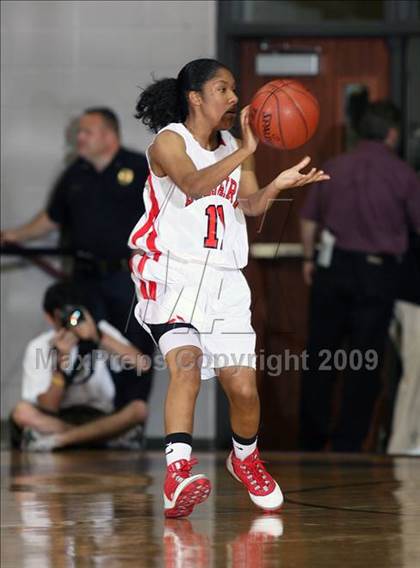 Thumbnail 1 in Hightower vs. Bellaire (Texas 5A Region 3 Semifinal) photogallery.