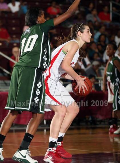 Thumbnail 1 in Hightower vs. Bellaire (Texas 5A Region 3 Semifinal) photogallery.