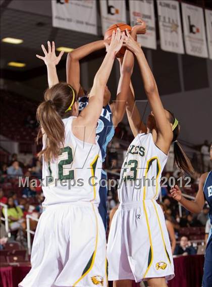Thumbnail 1 in Alief Elsik vs Cypress Falls (UIL 5A Region 3 Final) photogallery.