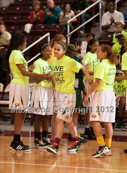 Thumbnail 2 in Alief Elsik vs Cypress Falls (UIL 5A Region 3 Final) photogallery.