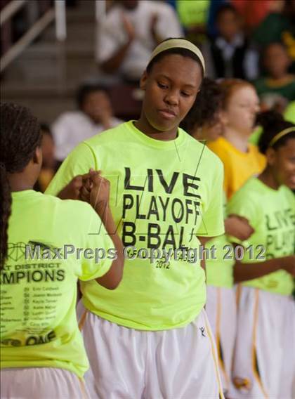 Thumbnail 2 in Alief Elsik vs Cypress Falls (UIL 5A Region 3 Final) photogallery.