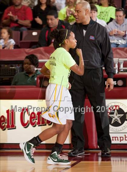 Thumbnail 1 in Alief Elsik vs Cypress Falls (UIL 5A Region 3 Final) photogallery.