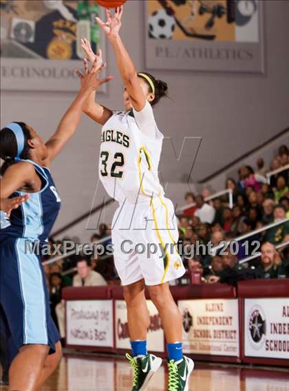 Thumbnail 2 in Alief Elsik vs Cypress Falls (UIL 5A Region 3 Final) photogallery.