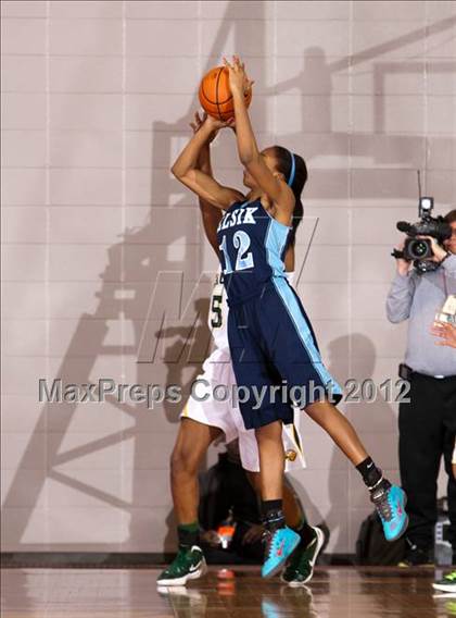 Thumbnail 2 in Alief Elsik vs Cypress Falls (UIL 5A Region 3 Final) photogallery.