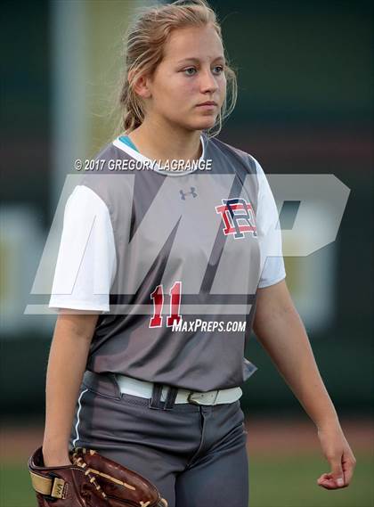 Thumbnail 2 in Ryan vs Birdville photogallery.