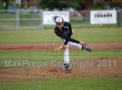 Thumbnail 3 in Sheldon vs. Thurston photogallery.