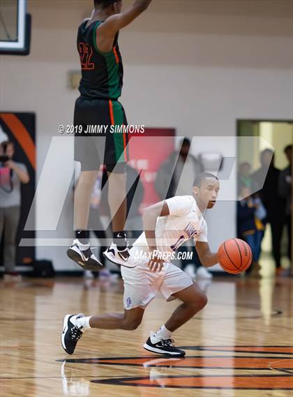 Thumbnail 1 in Morgan Park vs. Collinsville (Edwardsville Shootout) photogallery.
