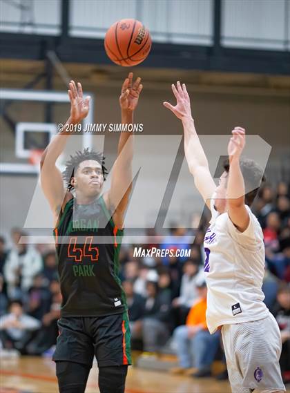 Thumbnail 1 in Morgan Park vs. Collinsville (Edwardsville Shootout) photogallery.