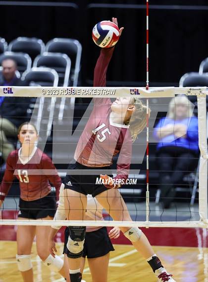 Thumbnail 3 in Iola vs. Schulenburg (UIL 2A Volleyball Semifinal) photogallery.