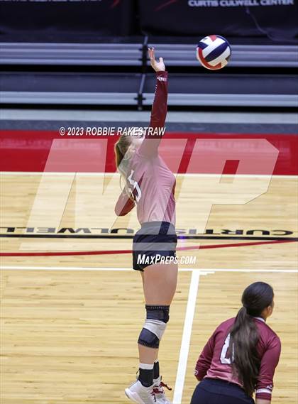 Thumbnail 2 in Iola vs. Schulenburg (UIL 2A Volleyball Semifinal) photogallery.