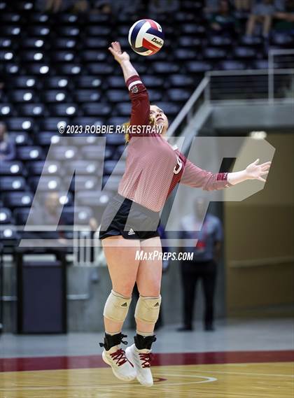 Thumbnail 3 in Iola vs. Schulenburg (UIL 2A Volleyball Semifinal) photogallery.