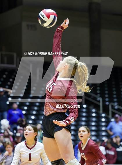 Thumbnail 1 in Iola vs. Schulenburg (UIL 2A Volleyball Semifinal) photogallery.