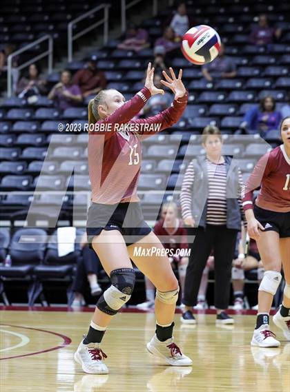 Thumbnail 3 in Iola vs. Schulenburg (UIL 2A Volleyball Semifinal) photogallery.