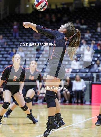 Thumbnail 3 in Iola vs. Schulenburg (UIL 2A Volleyball Semifinal) photogallery.