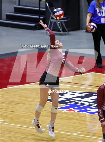 Thumbnail 1 in Iola vs. Schulenburg (UIL 2A Volleyball Semifinal) photogallery.
