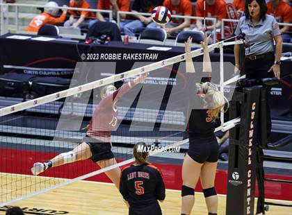 Thumbnail 3 in Iola vs. Schulenburg (UIL 2A Volleyball Semifinal) photogallery.