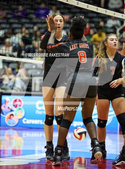 Thumbnail 1 in Iola vs. Schulenburg (UIL 2A Volleyball Semifinal) photogallery.