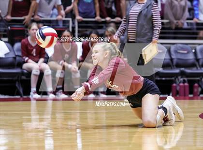 Thumbnail 3 in Iola vs. Schulenburg (UIL 2A Volleyball Semifinal) photogallery.