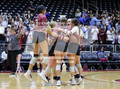 Thumbnail 1 in Iola vs. Schulenburg (UIL 2A Volleyball Semifinal) photogallery.