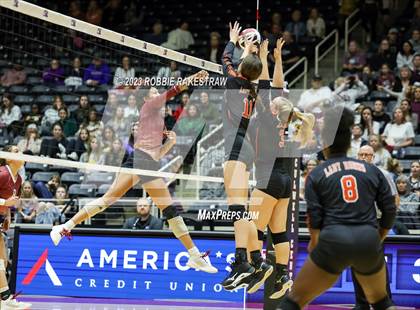 Thumbnail 1 in Iola vs. Schulenburg (UIL 2A Volleyball Semifinal) photogallery.