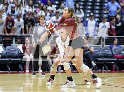 Thumbnail 3 in Iola vs. Schulenburg (UIL 2A Volleyball Semifinal) photogallery.