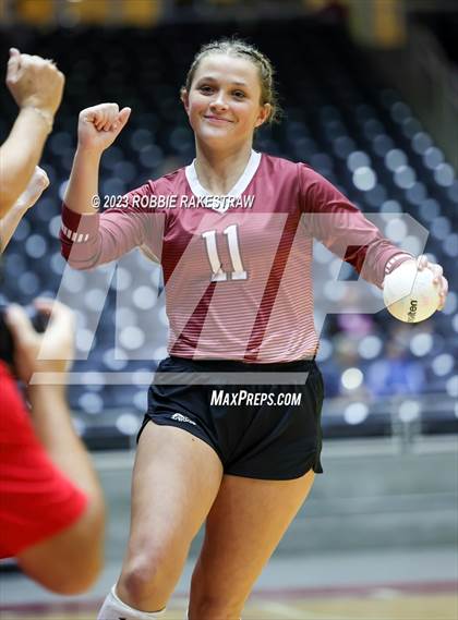 Thumbnail 3 in Iola vs. Schulenburg (UIL 2A Volleyball Semifinal) photogallery.