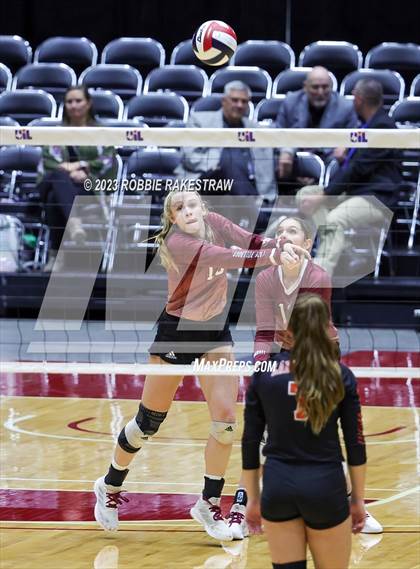 Thumbnail 1 in Iola vs. Schulenburg (UIL 2A Volleyball Semifinal) photogallery.