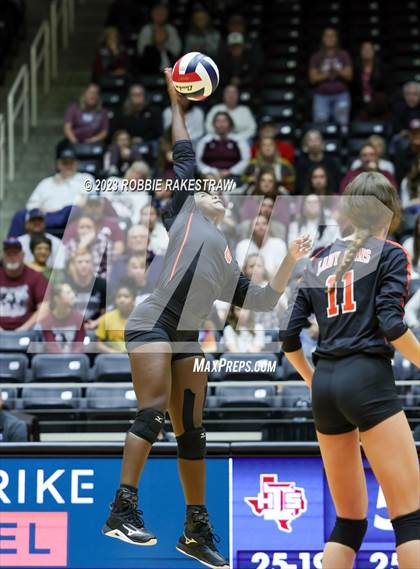 Thumbnail 3 in Iola vs. Schulenburg (UIL 2A Volleyball Semifinal) photogallery.