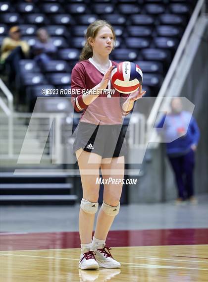 Thumbnail 2 in Iola vs. Schulenburg (UIL 2A Volleyball Semifinal) photogallery.