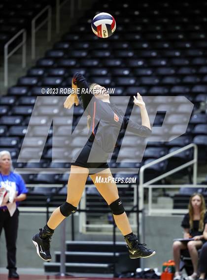 Thumbnail 2 in Iola vs. Schulenburg (UIL 2A Volleyball Semifinal) photogallery.