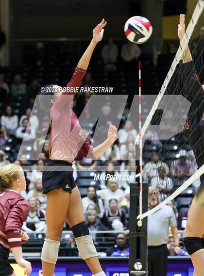 Thumbnail 2 in Iola vs. Schulenburg (UIL 2A Volleyball Semifinal) photogallery.