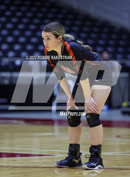 Thumbnail 1 in Iola vs. Schulenburg (UIL 2A Volleyball Semifinal) photogallery.