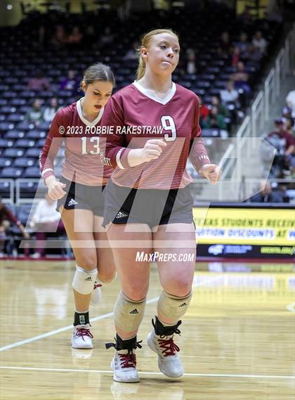 Thumbnail 3 in Iola vs. Schulenburg (UIL 2A Volleyball Semifinal) photogallery.