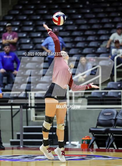 Thumbnail 2 in Iola vs. Schulenburg (UIL 2A Volleyball Semifinal) photogallery.