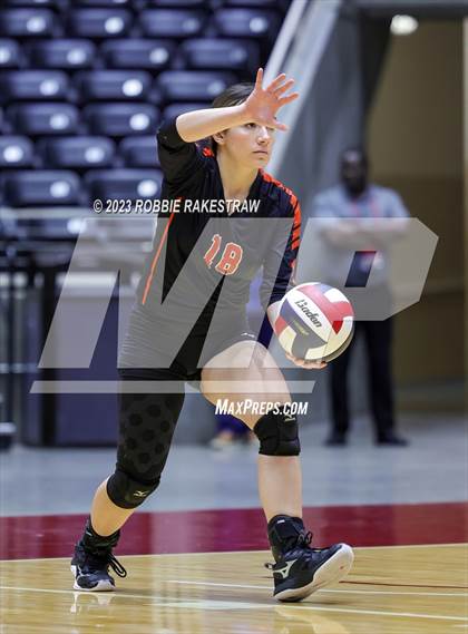 Thumbnail 1 in Iola vs. Schulenburg (UIL 2A Volleyball Semifinal) photogallery.