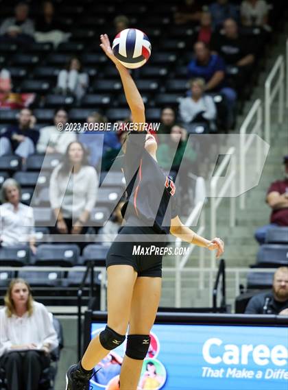 Thumbnail 2 in Iola vs. Schulenburg (UIL 2A Volleyball Semifinal) photogallery.