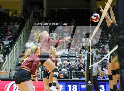 Thumbnail 1 in Iola vs. Schulenburg (UIL 2A Volleyball Semifinal) photogallery.