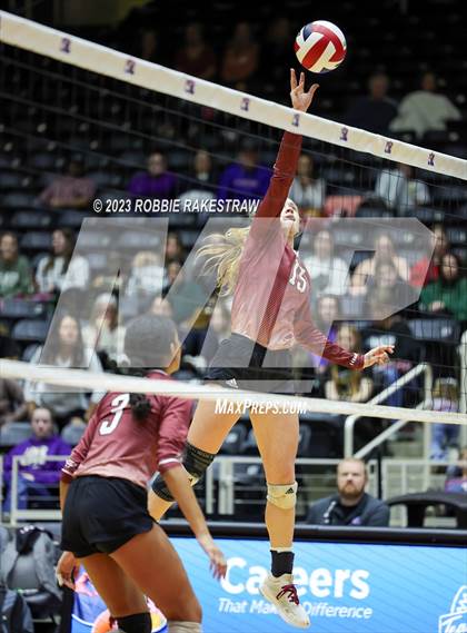 Thumbnail 2 in Iola vs. Schulenburg (UIL 2A Volleyball Semifinal) photogallery.