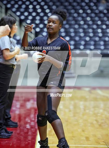 Thumbnail 3 in Iola vs. Schulenburg (UIL 2A Volleyball Semifinal) photogallery.