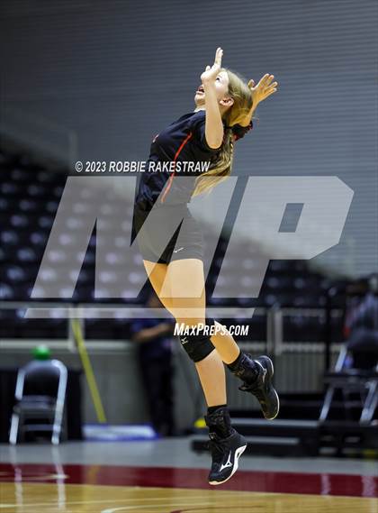 Thumbnail 1 in Iola vs. Schulenburg (UIL 2A Volleyball Semifinal) photogallery.