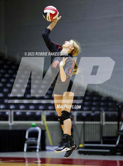 Thumbnail 3 in Iola vs. Schulenburg (UIL 2A Volleyball Semifinal) photogallery.