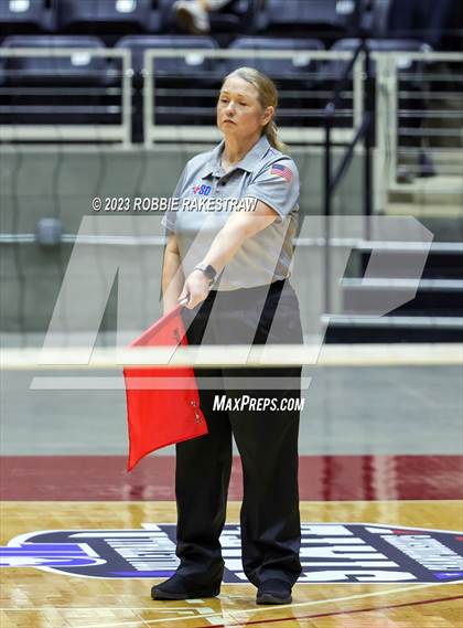 Thumbnail 1 in Iola vs. Schulenburg (UIL 2A Volleyball Semifinal) photogallery.