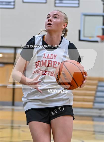 Thumbnail 2 in Mt. Vernon vs Rensselaer Central (IBCA / IHSAA Showcase) photogallery.