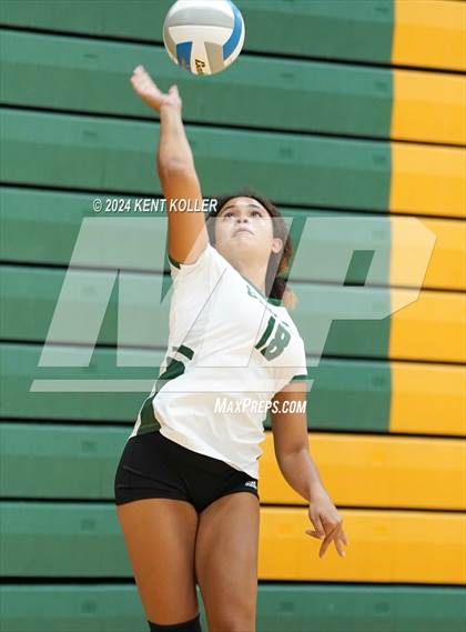 Thumbnail 3 in Groves vs. Trenton (Notre Dame Prep Quad) photogallery.