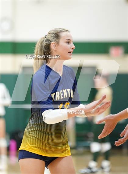Thumbnail 2 in Groves vs. Trenton (Notre Dame Prep Quad) photogallery.