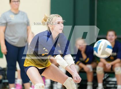 Thumbnail 3 in Groves vs. Trenton (Notre Dame Prep Quad) photogallery.